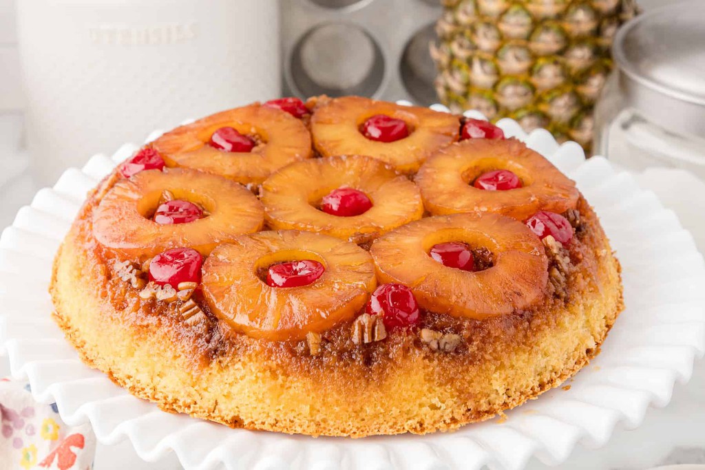 TaraGerner's tweet image. This pineapple upside down cake is perfect for when you want dessert without making a huge mess.
One skillet. One box of cake mix. One delicious reason to have seconds.

Read more 👉 lttr.ai/An1JR

#pineappleupsidedown #pineapple #boxcakemix