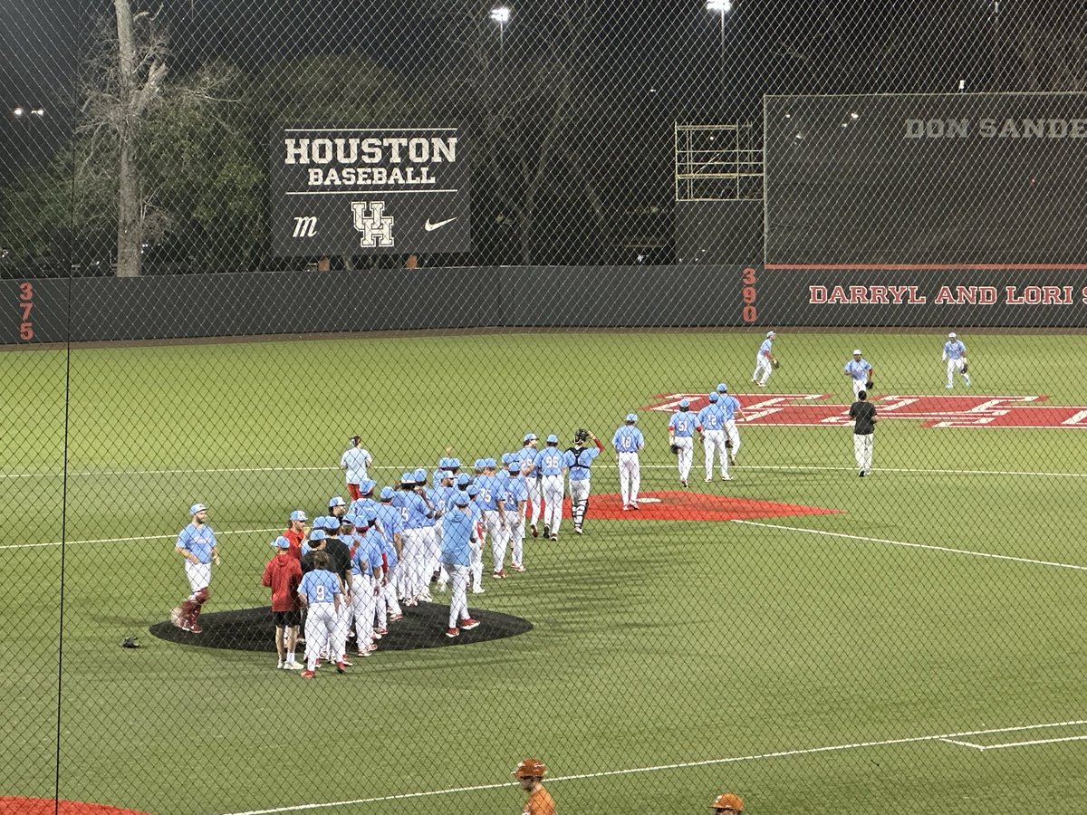 UHCoogTV's tweet photo. BALL GAME.

9-7 UH.

The Houston Cougars rally back from a 0-7 deficit and defeat the #2 ranked UT Longhorns. https://t.co/MeDszmsW9j