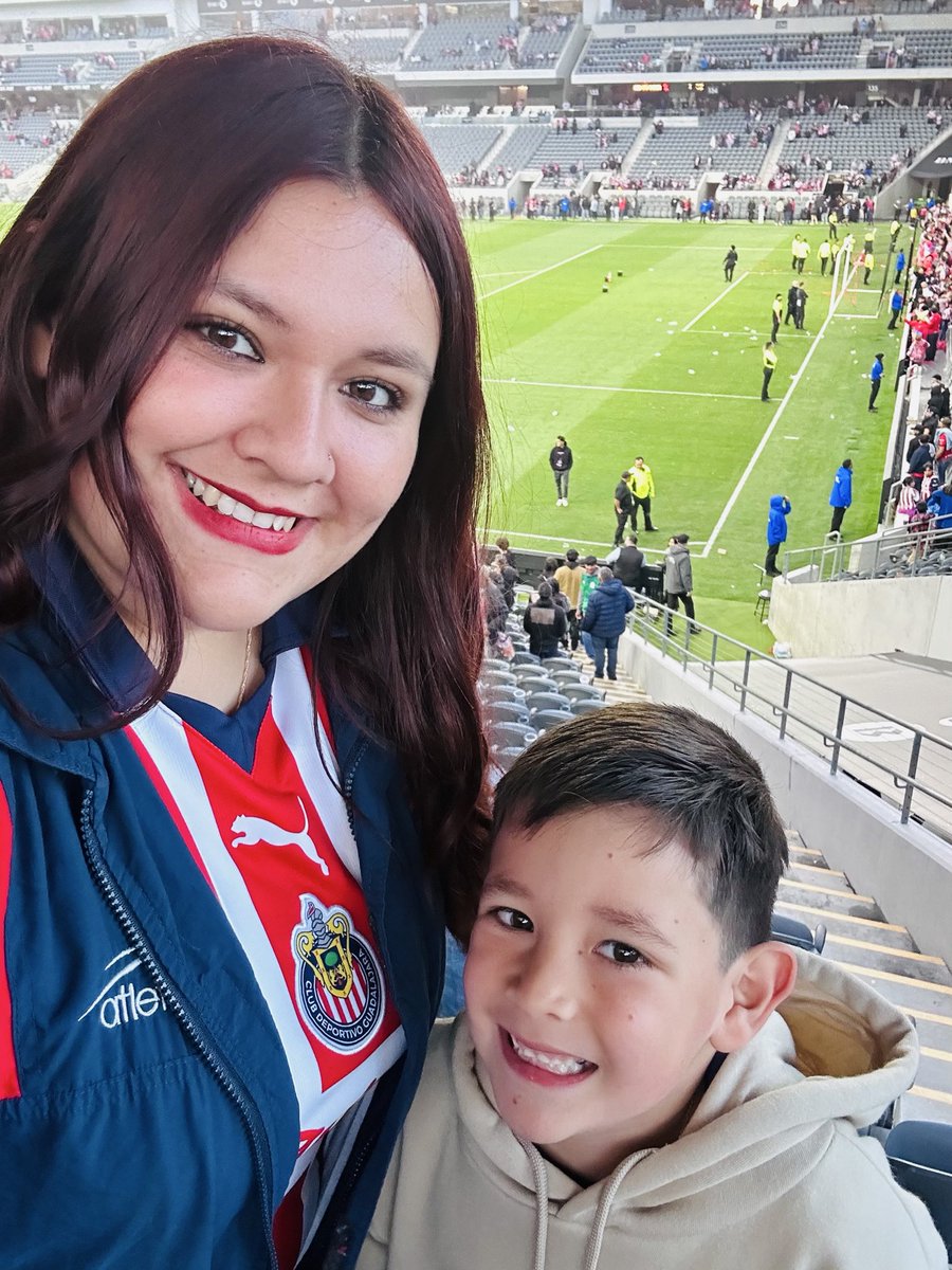 Maryjanee2123's tweet photo. @Chivas @ChivasEN_ Por El Amor De Mis Chivas 💙♥️⚽️🐐 https://t.co/NSn5kmEcuZ