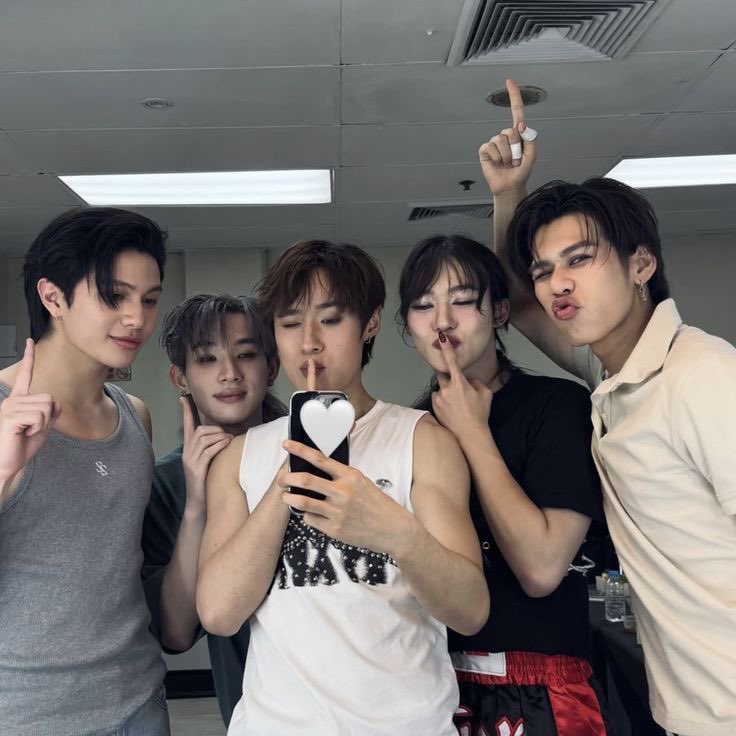 𝑹𝒖𝒎𝒊 tweet media