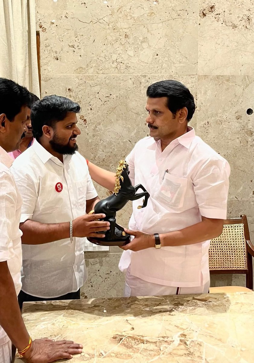 sidique_dmk's tweet photo. களம் தளம் இரண்டிலும் மிகச்சிறப்பாக கழகத்திற்காக களம் ஆடும் தளபதி சைஜு பொள்ளாச்சி அவர்கள் பொள்ளாச்சி தொகுதி IT wing OTN பொறுப்பாளராக பணியாற்ற வாழ்த்துக்கள்

@ShijuSaiman https://t.co/yMK4Pcy6lW