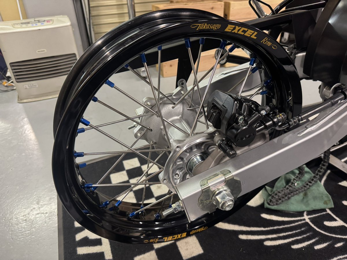 dirtbikeplusON's tweet image. 中の人です

WR125Rのモタード化、順調に進んでます！

組み付けは問題無かったので、あとはABS周りが解決すれば、製品化できる見込みです

#WR125R
#YAMAHA