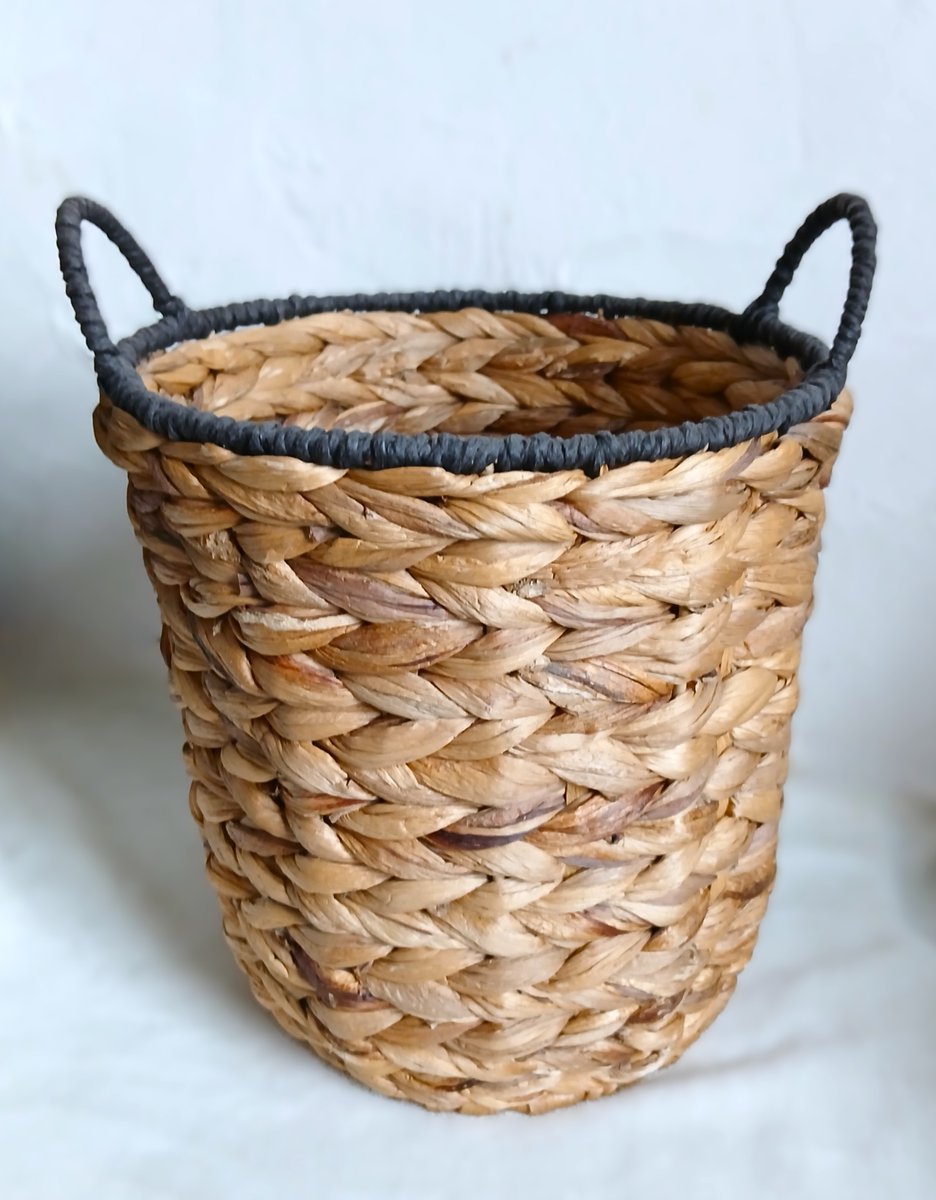 WildcardWares's tweet image. Woven Water Hyacinth Wicker Basket With Handles 12.5 in tall
#Woven #WaterHyacinth #Wicker #Basket #Handles #Ebay #WildcardWarehouse

ebay.com/itm/3364986597…