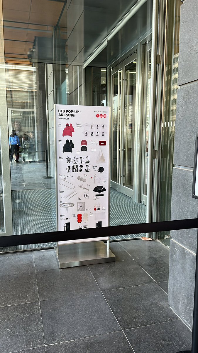 Ada yg mau nitip ga di hybe yongsan, tpi ga bisa ls / craddle ya

Wts bts hybe yongsan seoul