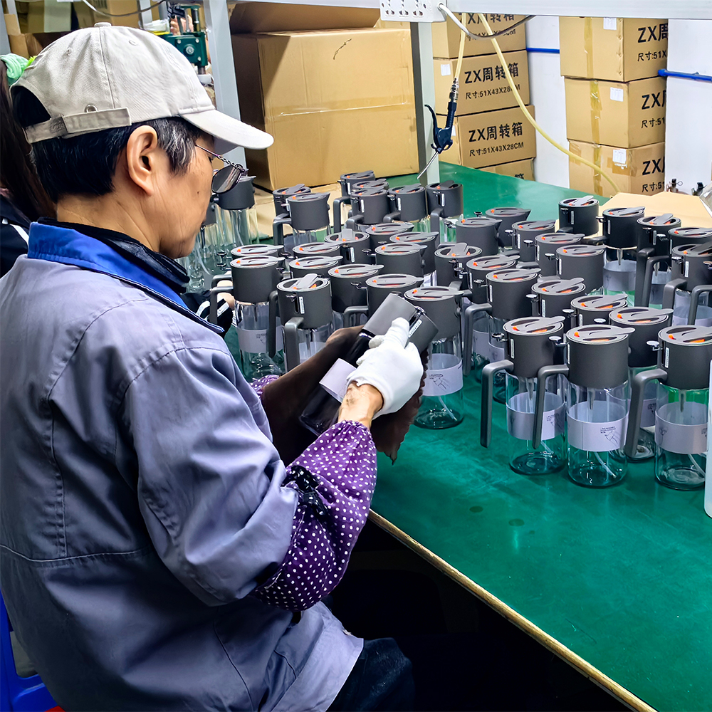 hoffeehouseware's tweet image. 550ml premium oil sprayer—ready to ship! 🚢
Borosilicate glass, 2-in-1 spray/stream, easy-squeeze handle. Custom logos &amp;amp; packaging available.
Order now:
📧 zelda@hoffee-houseware.com
🌐 jiangmenhoffee.en.alibaba.com

#oilspray #kitchentools #custom #hoffeehouseware