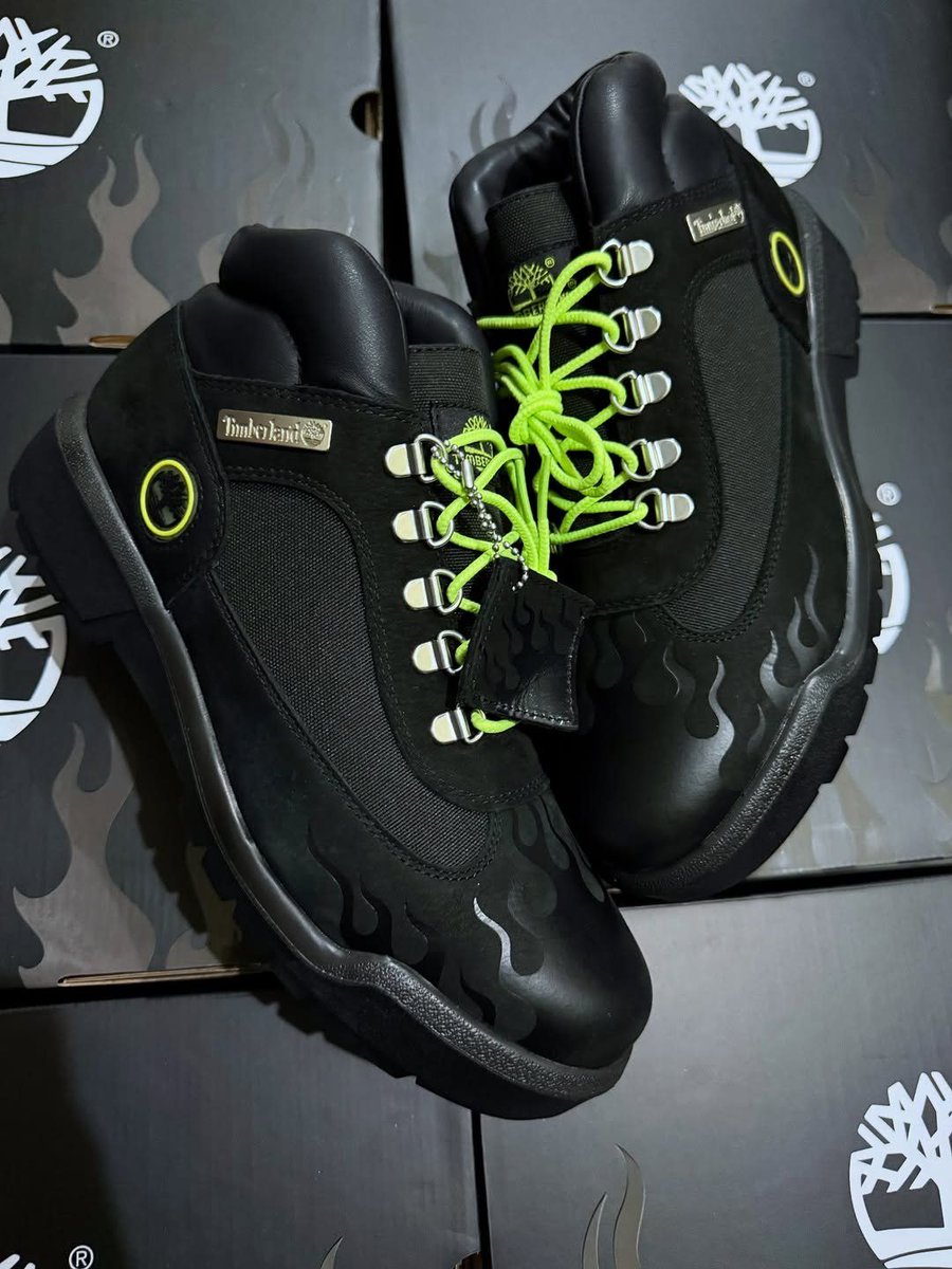 SneakerShouts's tweet photo. Release Reminder 🗓️ 
LOSO x Timberland Waterproof Field Boot "Jet Black" drops at 10am EST. (3/25) 

BUY HERE: https://t.co/AtttShWyg6 https://t.co/qXJBuQvvx0