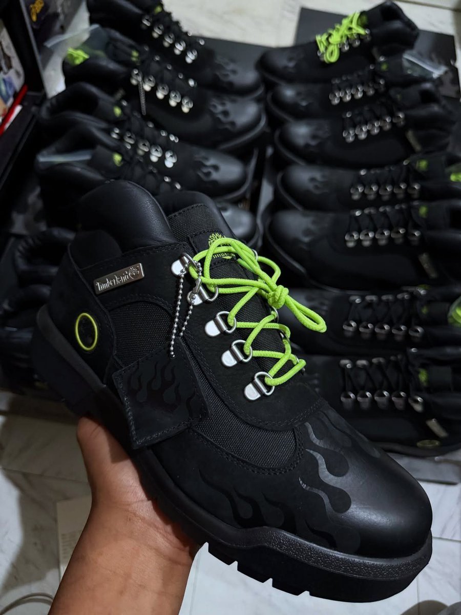 SneakerShouts's tweet photo. Release Reminder 🗓️ 
LOSO x Timberland Waterproof Field Boot "Jet Black" drops at 10am EST. (3/25) 

BUY HERE: https://t.co/AtttShWyg6 https://t.co/qXJBuQvvx0