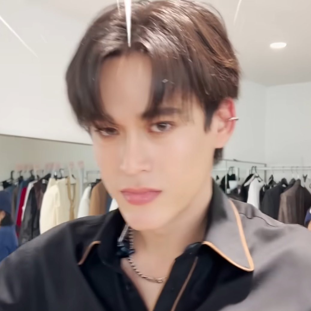 กวินชอบทำปากคว่ำจริงๆ ทั้งแบบรู้ตัวและไม่รู้ตัว5555555555 ดูเป้นแมวขี้งอนติดวีนจิงๆน่ะแหละ !😾😾🤏🏻