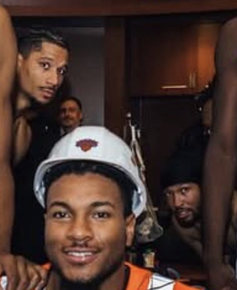 DNYK 🧡💙 tweet media