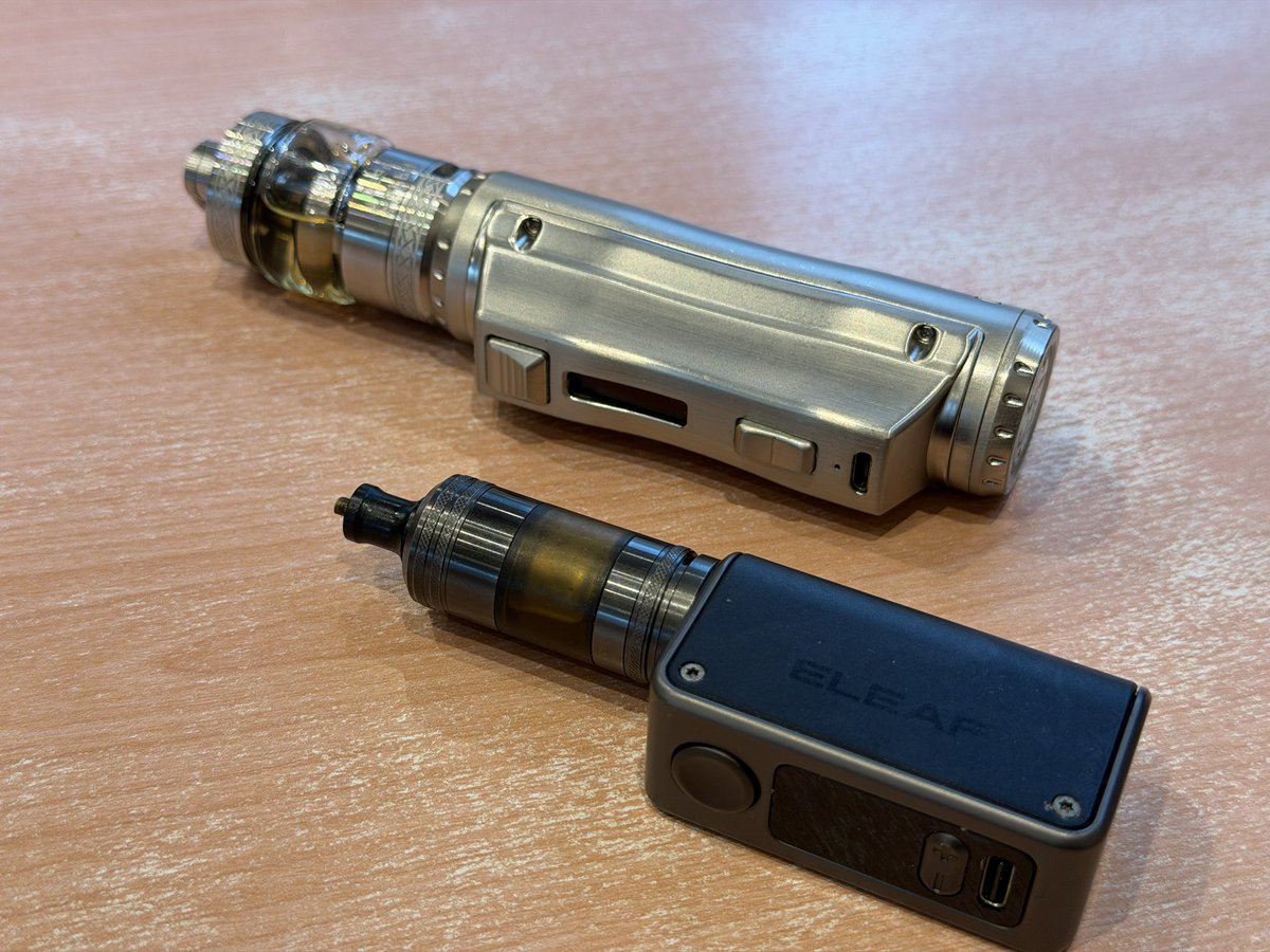 CTHRAG_YASKA's tweet image. おは、#vape！

でっかいの #EHPRO #COLDSTEEL 100 MODと、ちっさいの #Eleaf #Mini_Stick2！