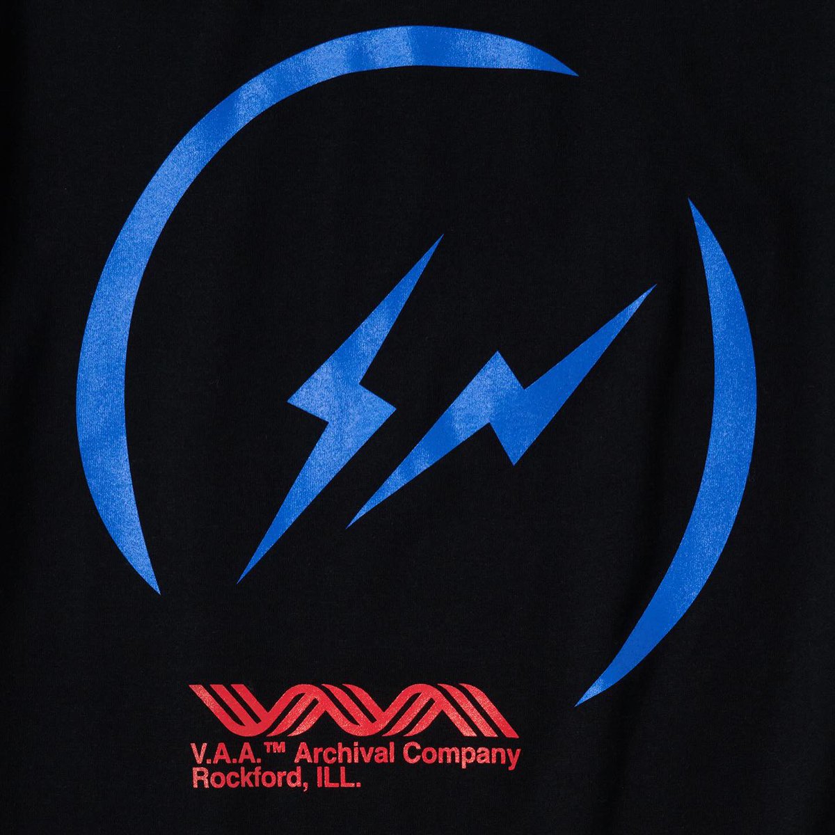 fragment design × Virgil Abloh Archive のコラボフーディが V.A. 