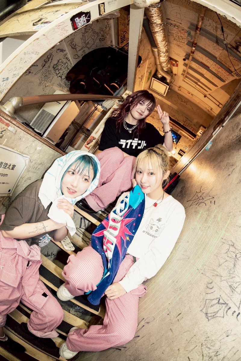 SERINA TRiDENT tweet media