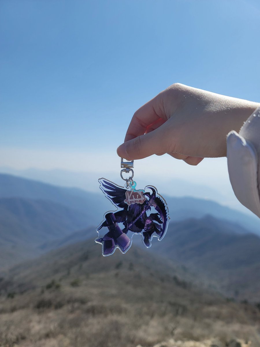 LUSazure's tweet photo. y'all gotta get an acrylic keychain with your art printed on it https://t.co/DJukFVoeGS