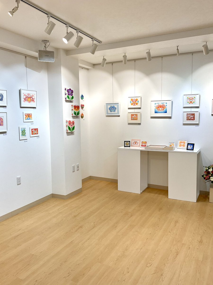 gallery_yuu's tweet image. 🌷百世 個展 −すきをほる−開催中🌷
消しゴムハンコで制作された作品50点程を展示しております。
14時頃より作家在廊予定です。

コーヒースタンド　@CAFE_SWORDFISH 
14:00-18:00 OPEN ☕️

どうぞお立ち寄りくださいませ。　#gallery　#coffee