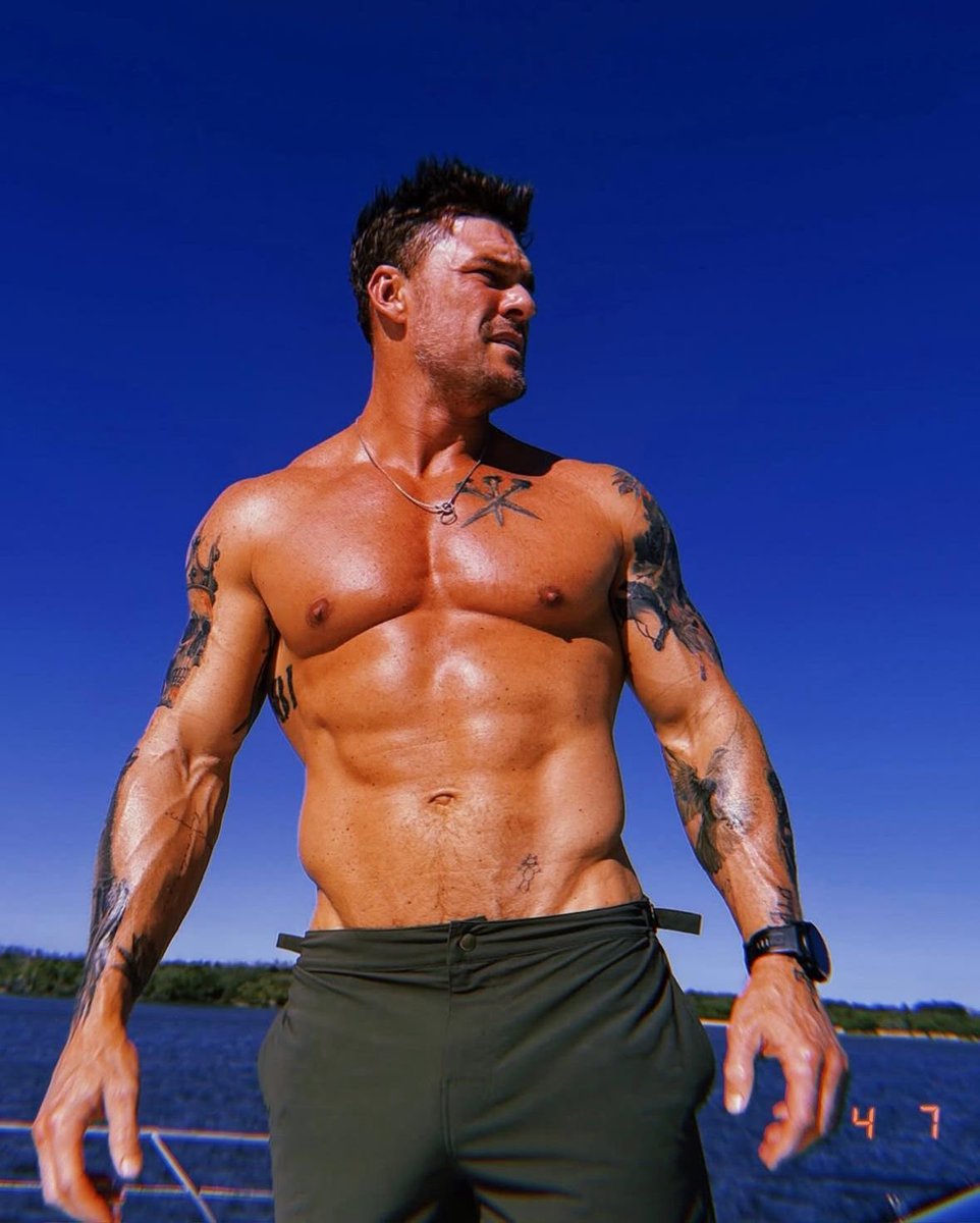 Male Central tweet media