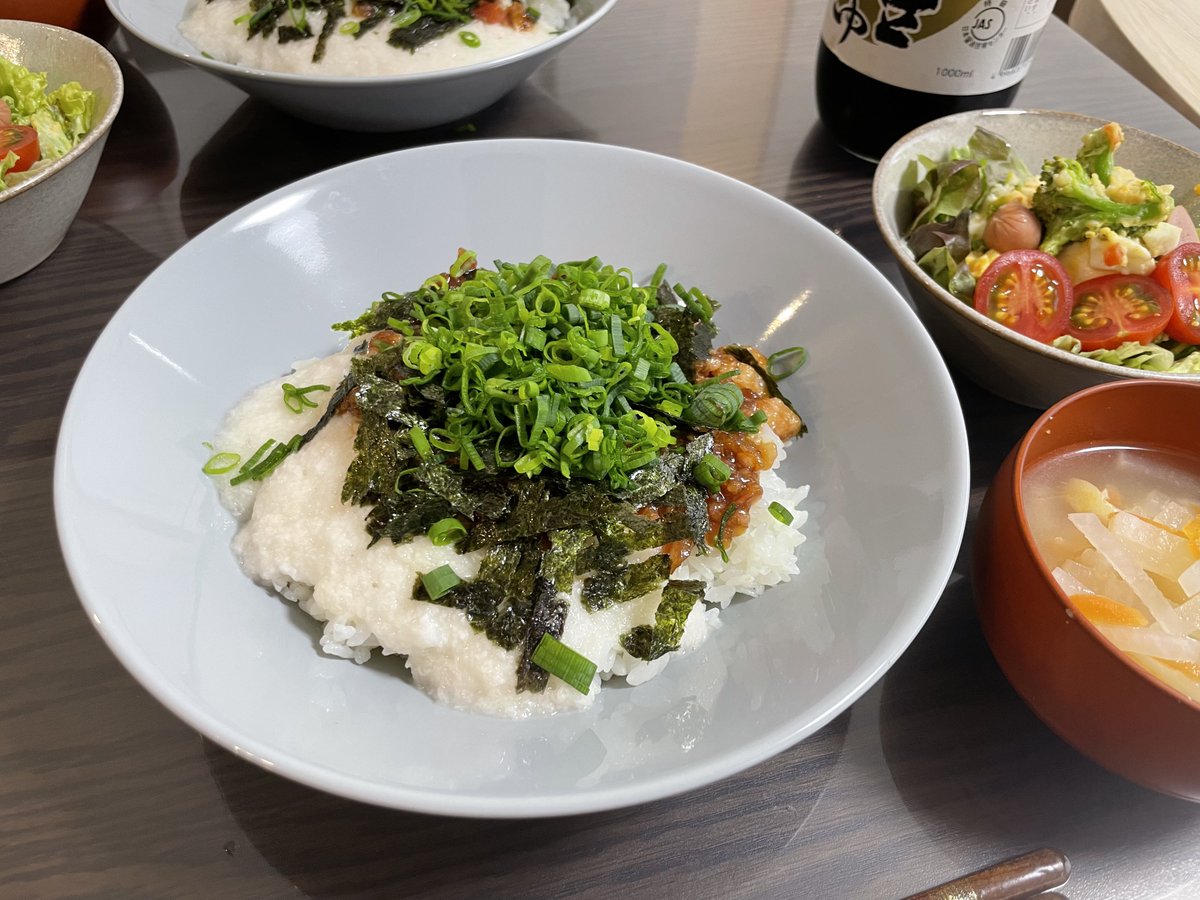 035_69's tweet photo. 今日は15分で作るよー！

ってわけで、ネギトロとろろ丼🐟
かかった時間の半分がとろろの処理な気がする🤣
痒くなるからビニール手袋必須😂 https://t.co/3Wf43qJFdo