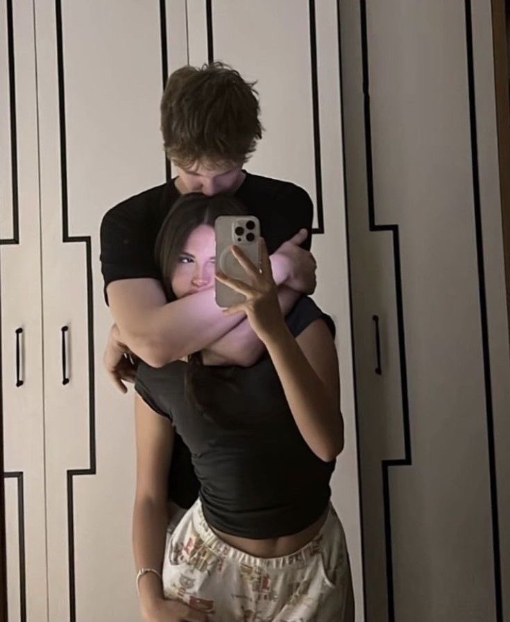 ‏فيصل tweet media