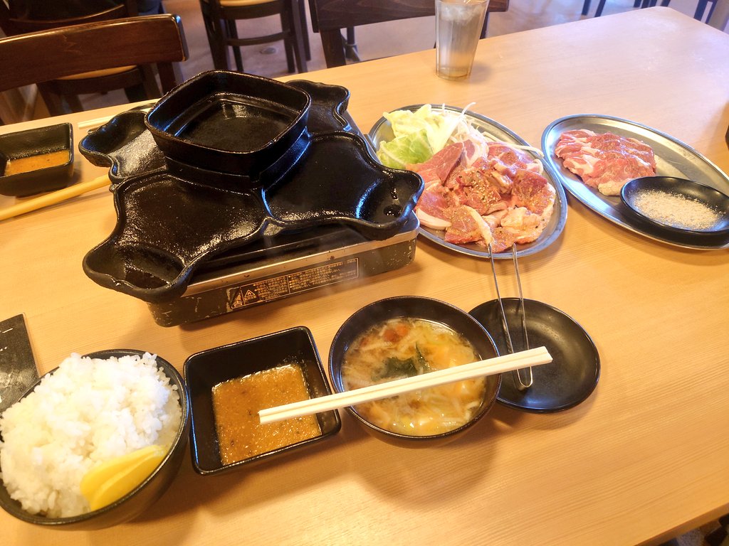 しろしび tweet media