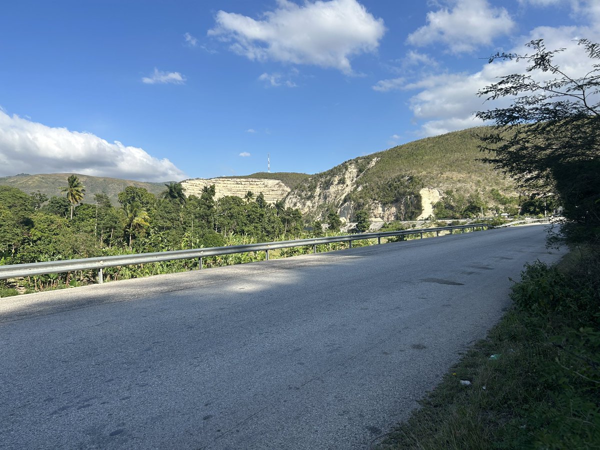 JonathanLaMare's tweet photo. #haiti m rive https://t.co/5H1Y17DnhM