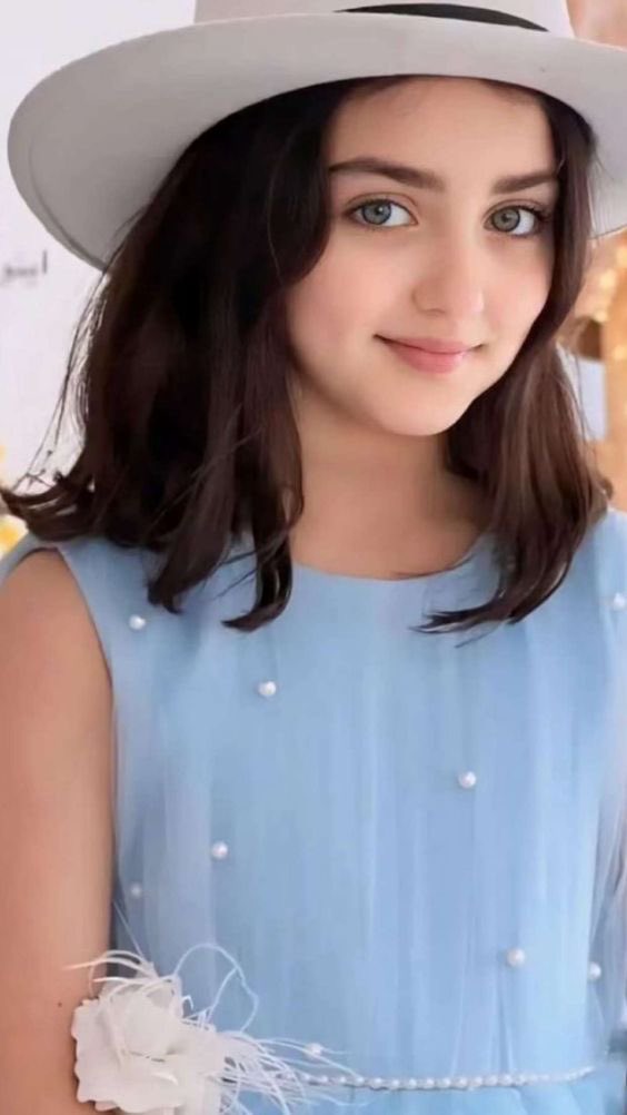 مٓريم . tweet media