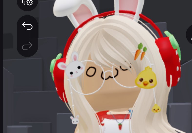 Callmehroyalecloudy tweet media