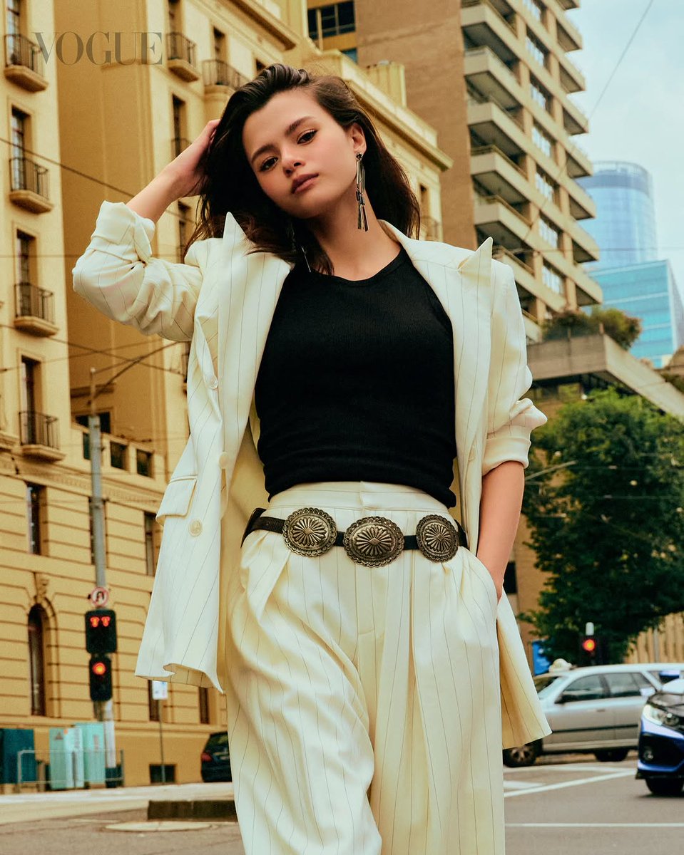 cinterato's tweet photo. Becky Armstrong fotografada por Norman Jean Roy para a Vogue Singapura. https://t.co/Ajd13MLwqO