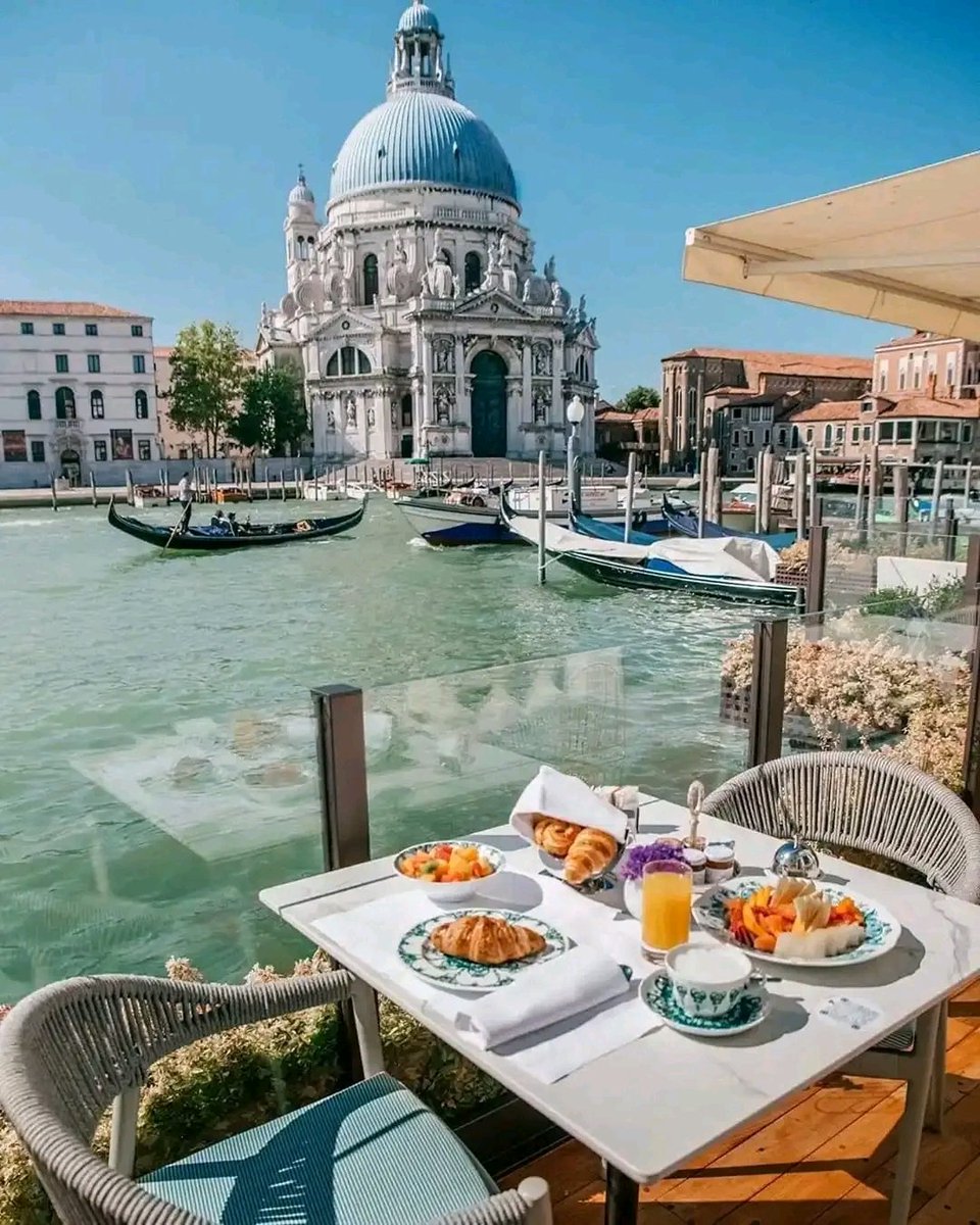 Travel Porn tweet media