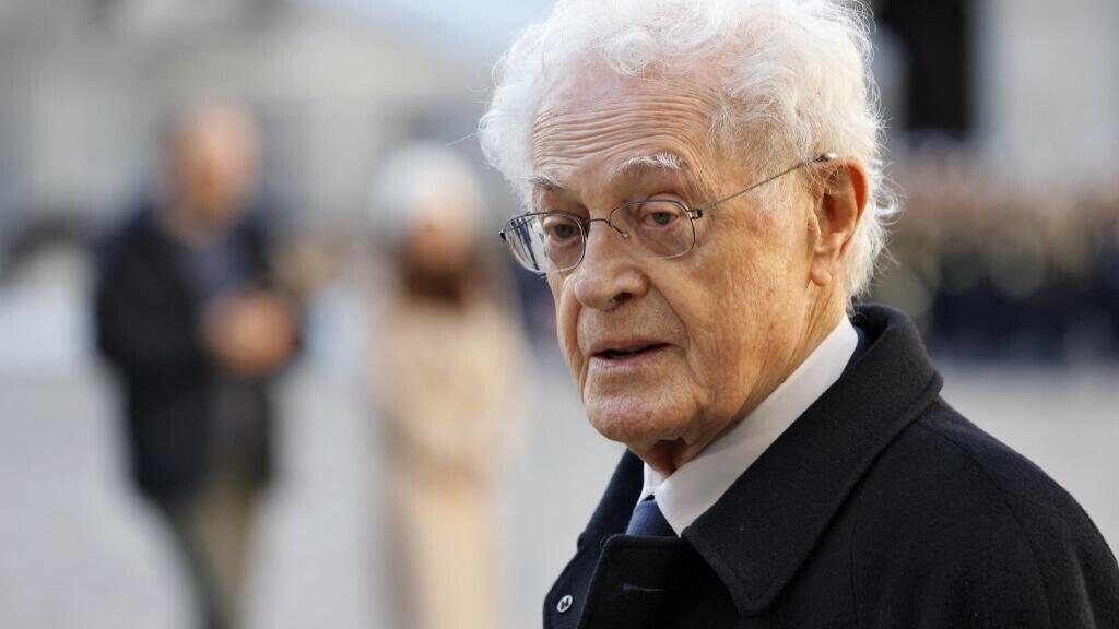🇫🇷 Former French PM Lionel Jospin passes away at 88 in Paris

🔹 PM (1997–2002)
🔹 Introduced 35-hour work week
🔹 Civil unions for LGBTQ+ &amp; heterosexual couples

A notable figure in French politics 🕊️

#France #LionelJospin #WorldNews