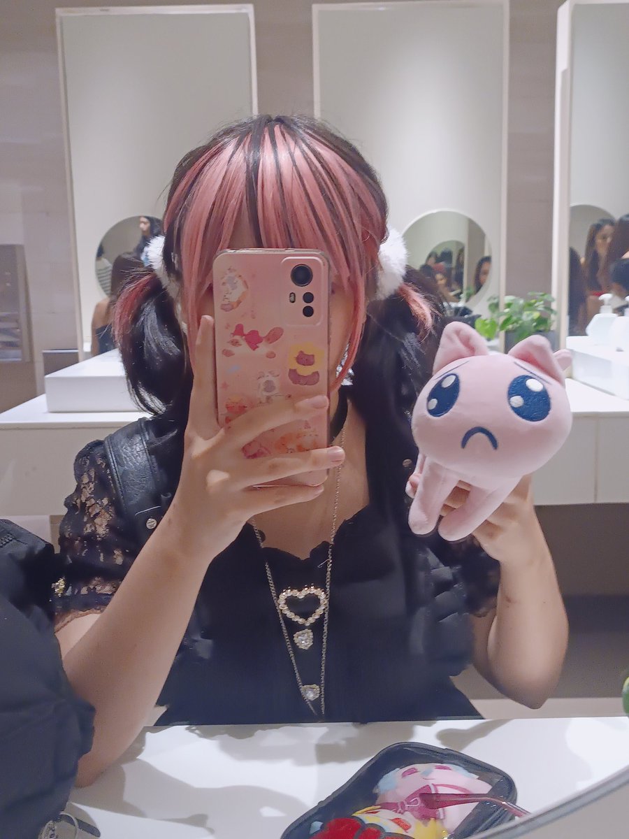 𝐀𝐍𝐙𝐔🦇 tweet media