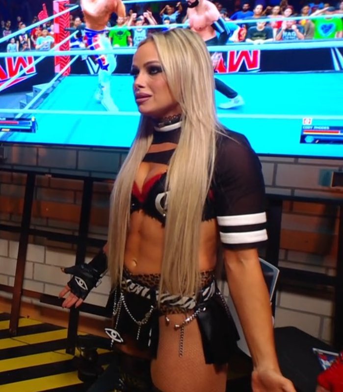 “You’re sat there playing video games while I’m stood here being all hot? You know I am too!”