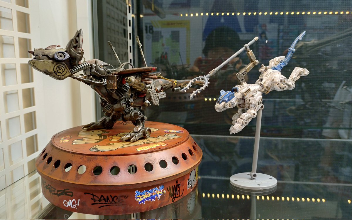 秋葉原で開催のゾイド展示会2026に作品を展示していただきました。

モンスターハンターのイャンクックをブロックス中心に再現したゾイド。

そしてヘルキャットチロルの改造機です。

どちらもネタ枠なので笑っていただければ幸いです。

#ゾイド展示会2026
#ボークス 
#ラジオ会館 
#ZOIDS