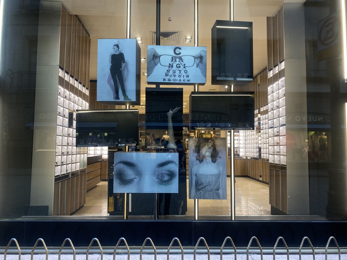 Very chic display I spotted downtown today
#fashiontwt