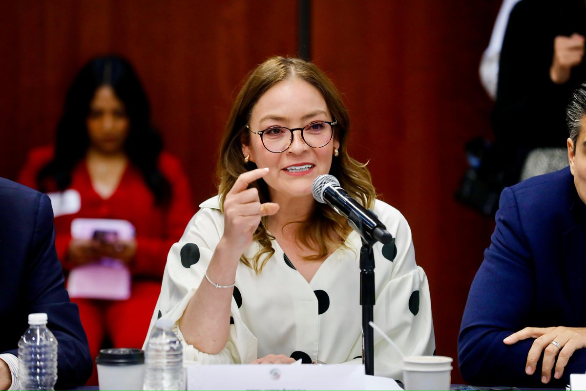eltrochilerocom's tweet photo. 🏛️La senadora @verodiazrobles  respaldó la reforma electoral que impulsa la austeridad republicana, reduce privilegios y fortalece la participación ciudadana en México. 🇲🇽
🔗 | https://t.co/tx05Fj6yt1 https://t.co/tz7F3GCkak