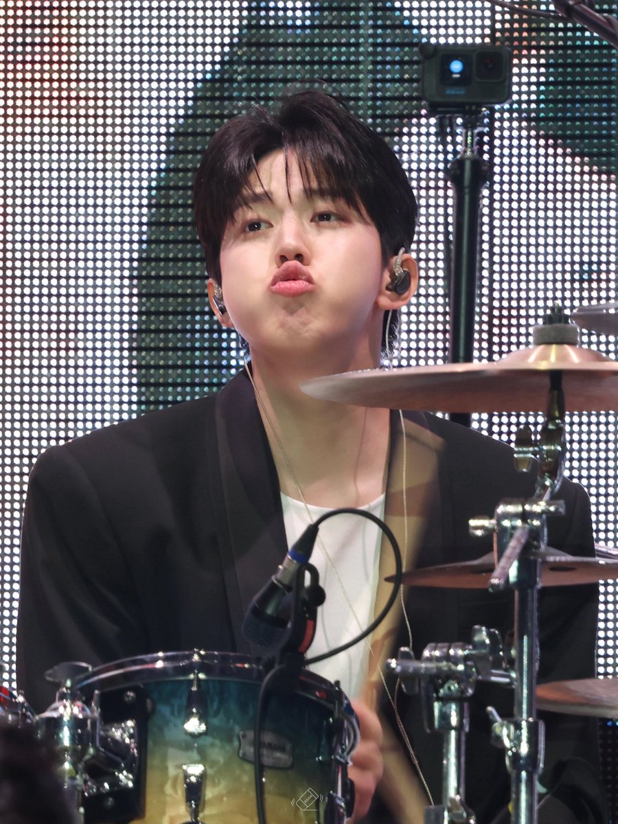 데이슥삭 tweet media