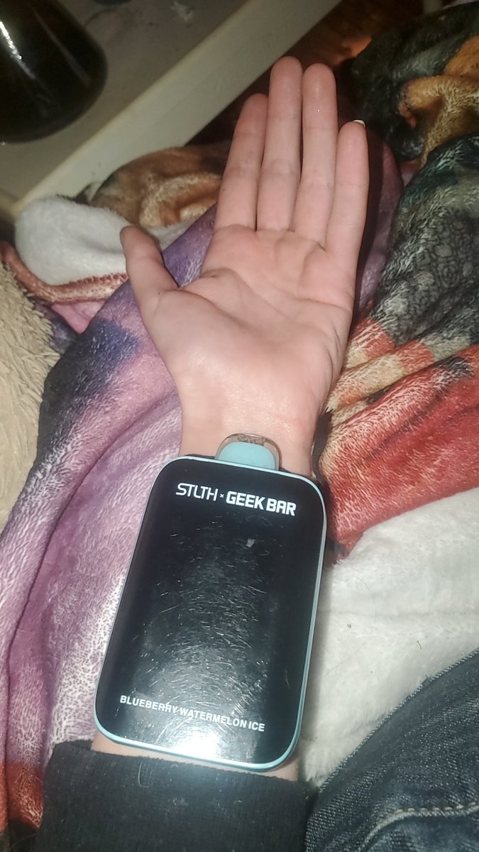 pvppieedog's tweet photo. Me when da vape is bigger dan my wrist https://t.co/eOuZ2DZdX1