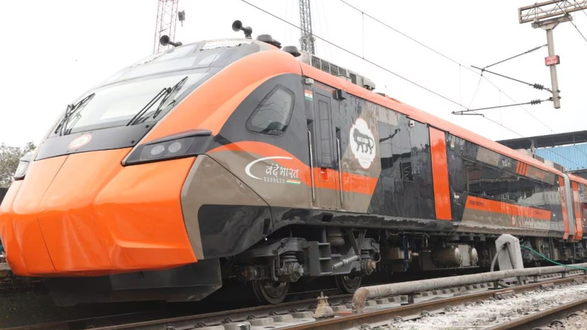 🚨 Indian Railways updates cancellation rules

• Before 72 Hours : Only Flat Charge 
• 24-72 Hour : 25% Ticket Fare 
• 8-24 Hour : 50% Ticket Fare 
• Within 8 Hour : No Refund

🔄 Boarding change allowed till 30 min before departure

#IndianRailways #TravelUpdate