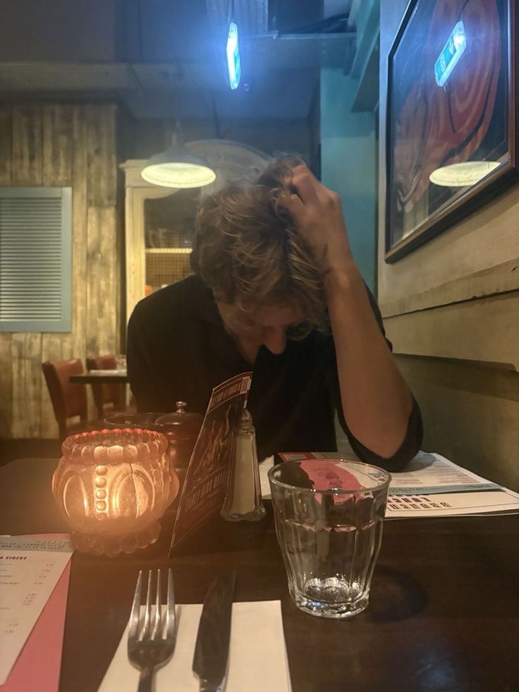 heriecomoros's tweet photo. When they yearn for their girl after messing up get mistreated by their family and go crazy without their wife #patrickfeely #pavelpollock https://t.co/a1LygnzE4a