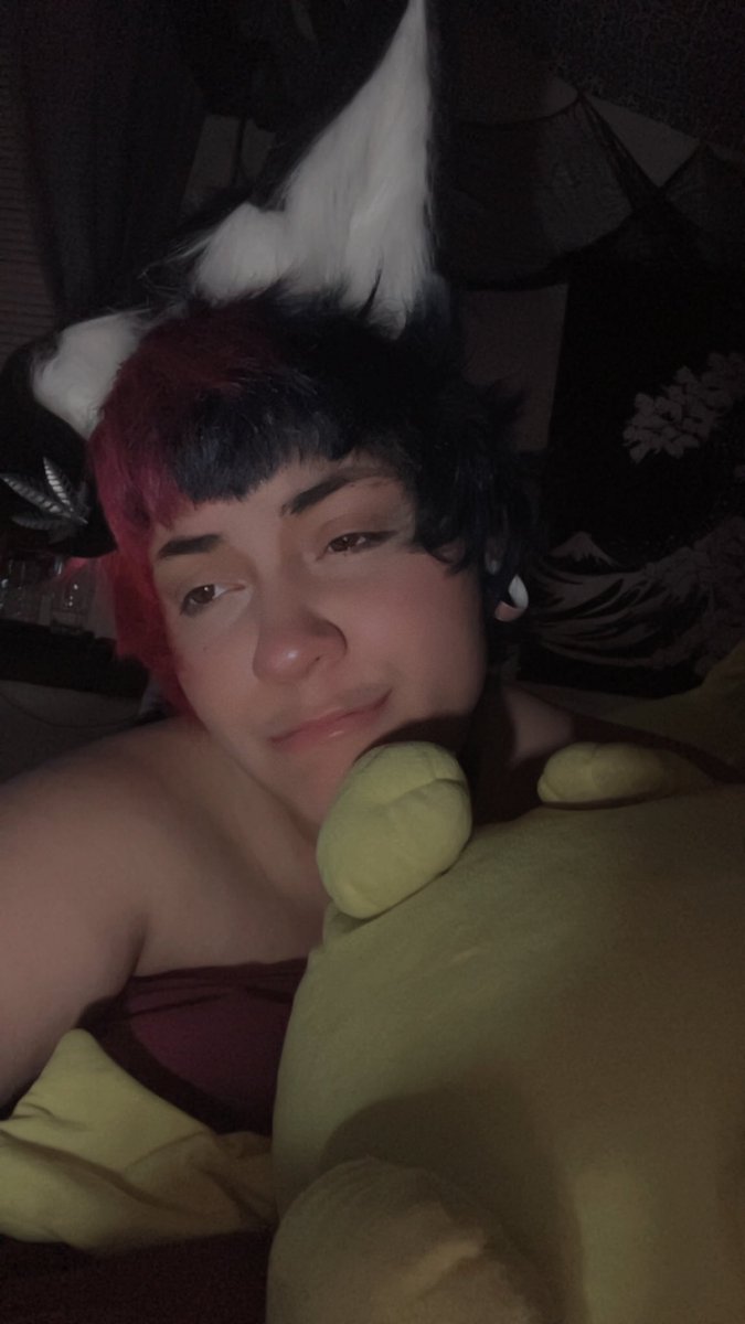 Chainedbylxve's tweet photo. Never realized how much my face started changing since the shot after looking at my older posts, also sore for not posting in a long while had a little…identity crisis if you will..~
#kemonomimi #puppyboy #ftm #tboy #transboy #prettyboy #flustered https://t.co/GTuSm9wKJI