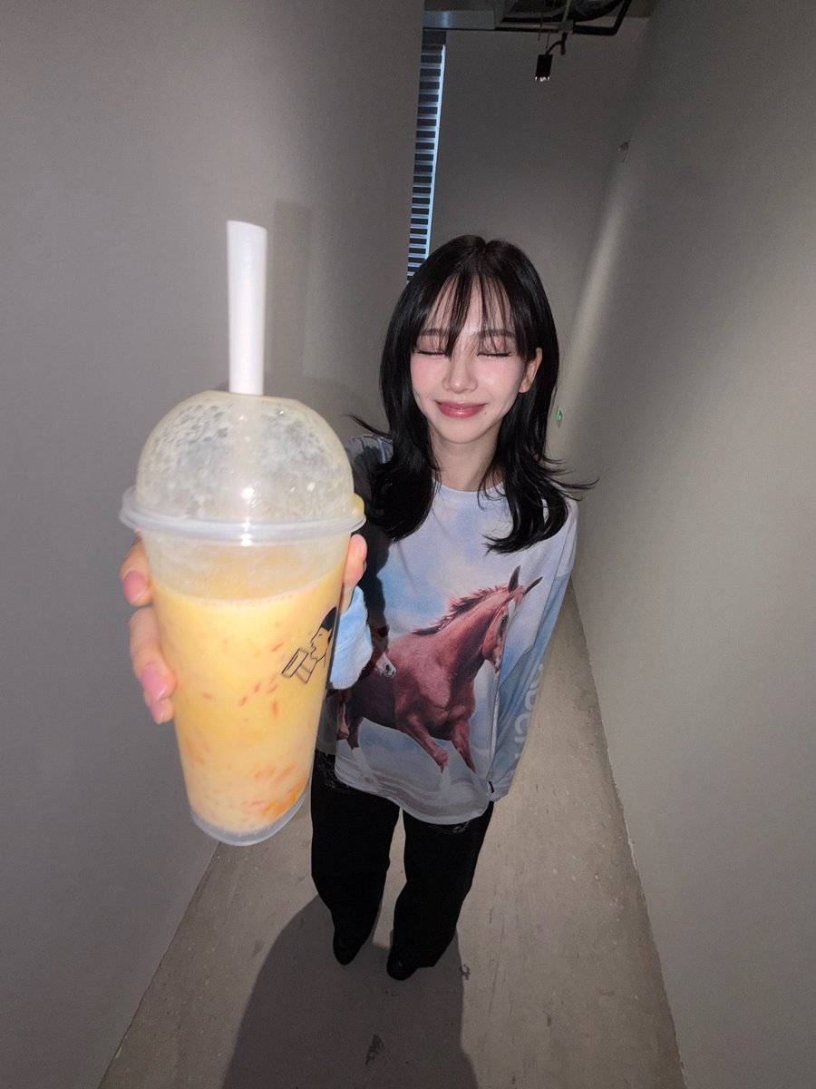 อีทๆ hey tea เมนูตามน้องเอส ไม่แปลกใจที่น้องหนาวจะชอบ เหมือนกินข้าวเหนียวมะม่วงปั่นเลยอะ😂🥭