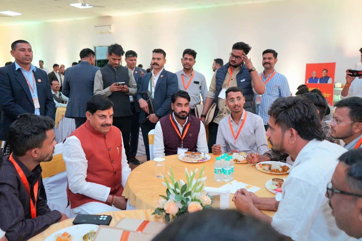 आदरणीय मुख्यमंत्री <a href="/DrMohanYadav51/">Dr Mohan Yadav</a> जी को जन्मदिवस की अनंत मंगलकामनाएं।
💐💐💐😊😊

#HBDMohanYadav #सबके_मोहन_यादव