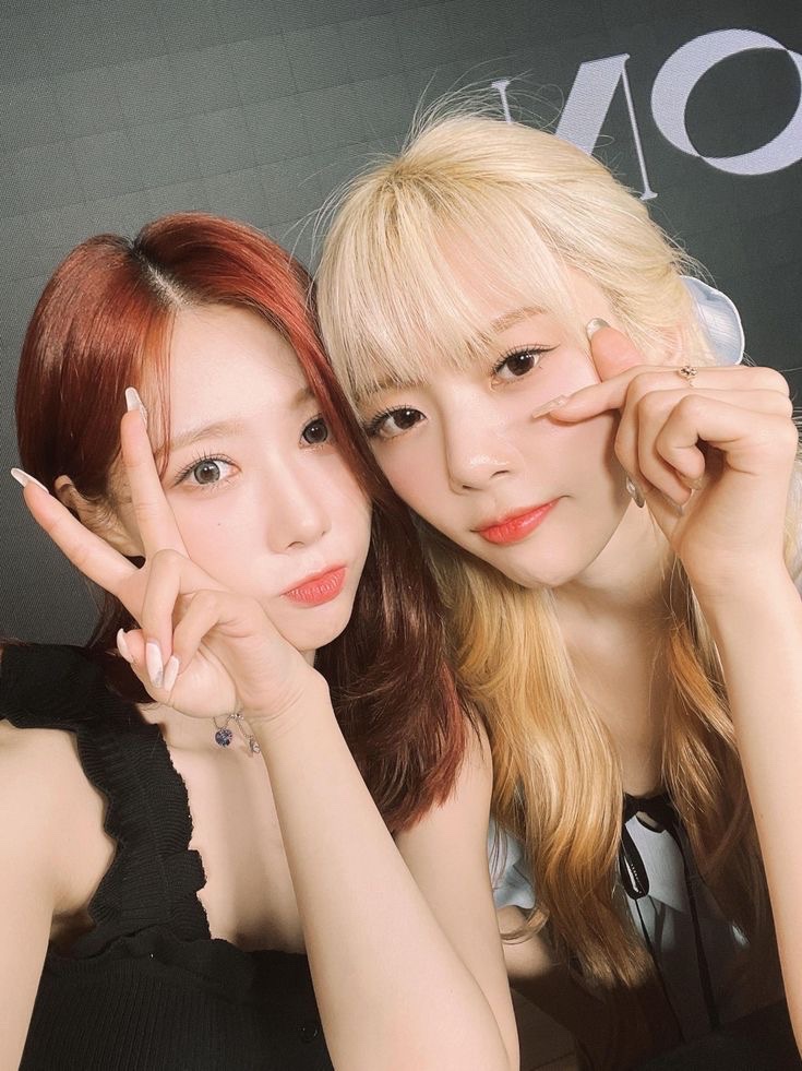 Happy birthday to our lovely, hardworking, talented, and beautiful Handong!!! We love you so much and we hope you have a great day today 😸❤️

#HappyHANDONGday #Dreamcatcher #드림캐쳐 #HANDONG #한동 #JIU #지유 #LEESEOYUL #이서율