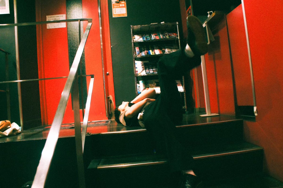 Sunny Girl tweet media