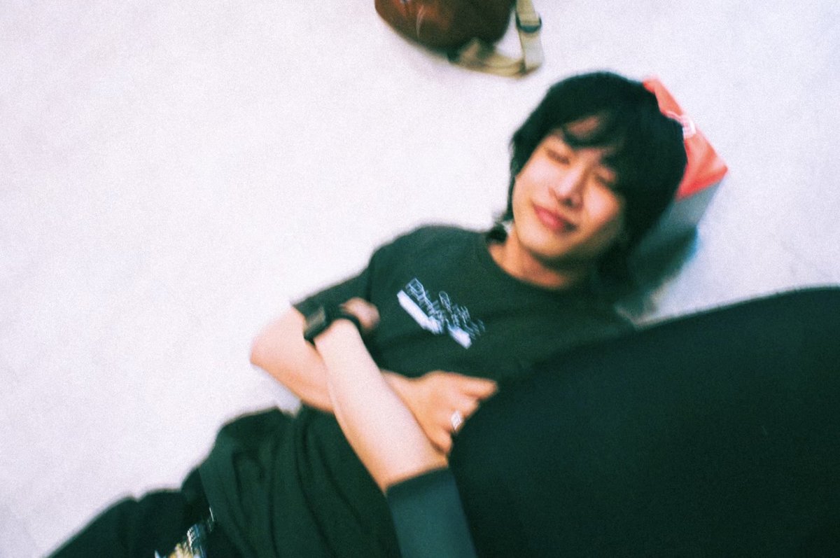 Sunny Girl tweet media