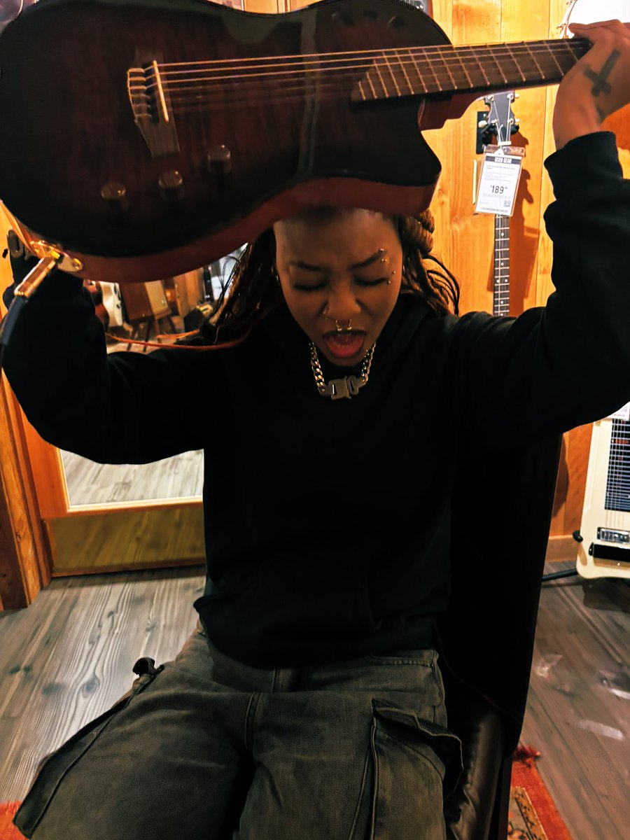 alucard🎈 tweet media