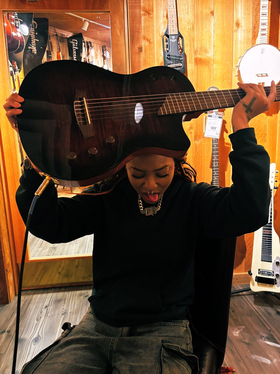 alucard🎈 tweet media