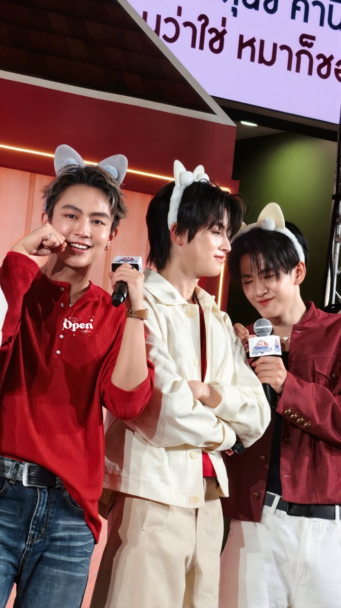 Open 🩵🐬✨💫🤏 tweet media