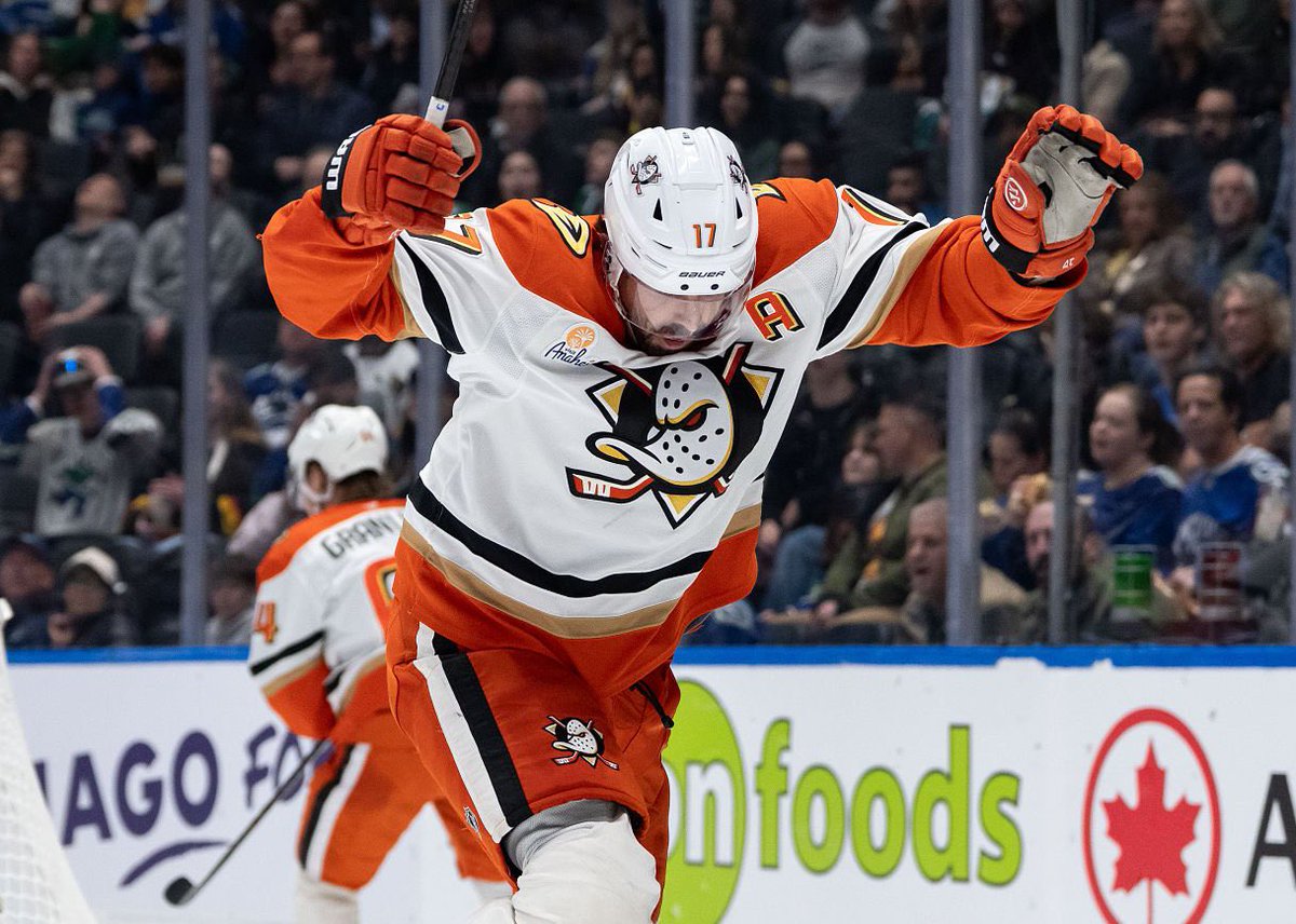 PuckEmpire tweet media