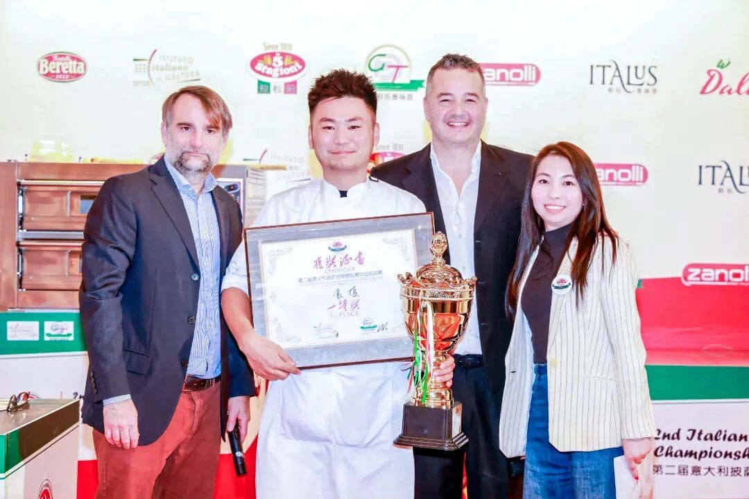 Italy in Chongqing tweet media