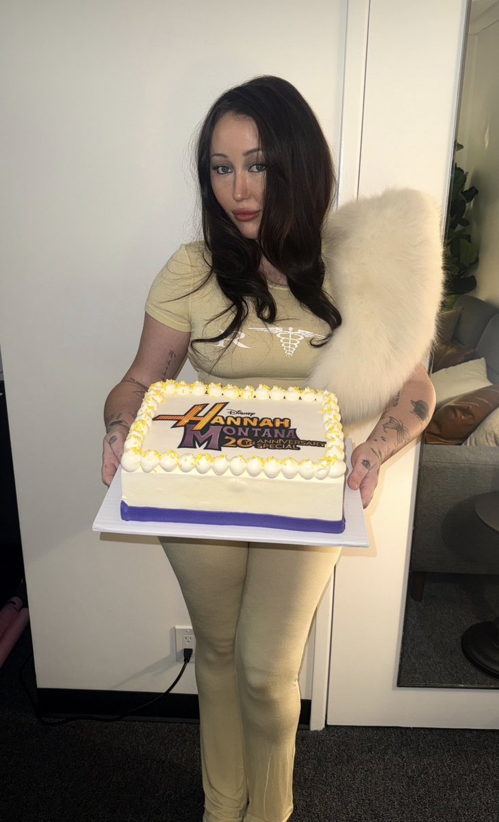 Miley Cyrus News tweet media