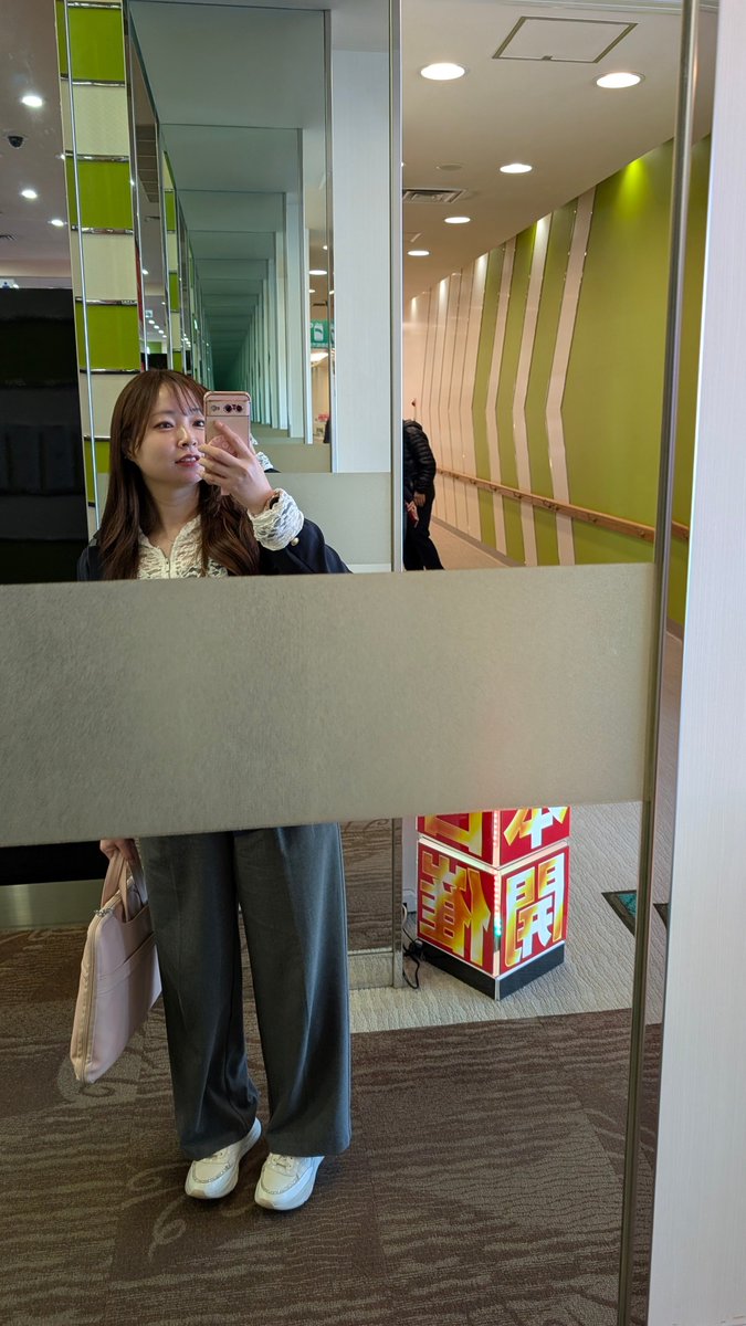 北のさん☃️ ひまわりの中の外の人 tweet media